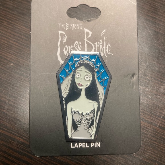 NWT Tim Burton’s Corpse Bride Emily Coffin Enamel Pin NEW - Picture 1 of 2